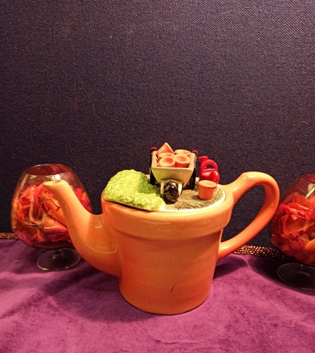 Vintage novelty teapot - vintage,