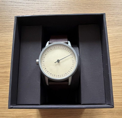 Slow watch round - watch,