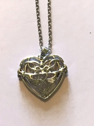 Claddagh heart pendant - ,
