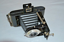 VINTAGE KODAK SIX-20 BROWNIE  FOLDING CAMERA