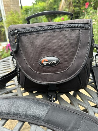 Lowepro nova camera carry - 1, aw