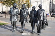 Brand new beatles - brand, statue