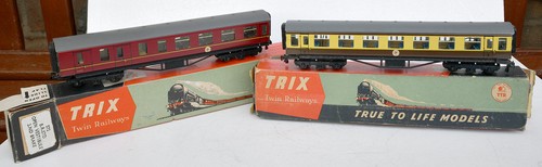 Trix twin boxed coaches maroon - twin,
