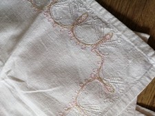Vintage Tablecloth White Cotton Pink Gold Thread Decoration 6 Napkins Attractive