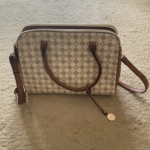 Ladies handbag catwalk - by,