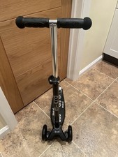 MAXI MICRO DELUXE LED SCOOTER