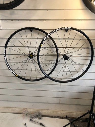 New unused mavic aksium - mavic,