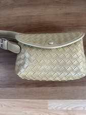 Elegant crossbody gold colour