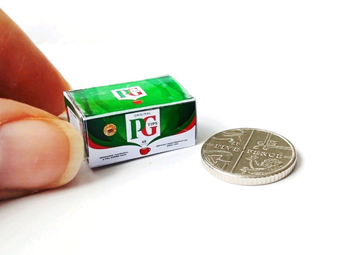 Dolls house miniature - dolls, 1:12