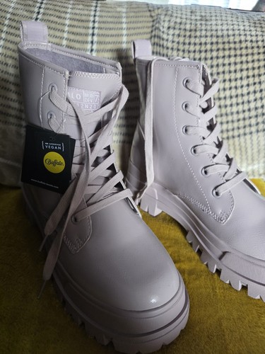 Bnwt buffalo boots size - boots, 8