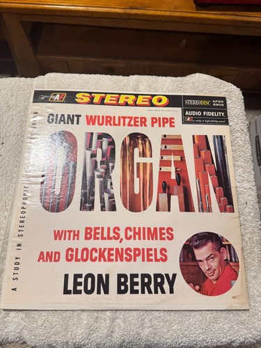 Giant wurlitzer pipe organ - wurlitzer,