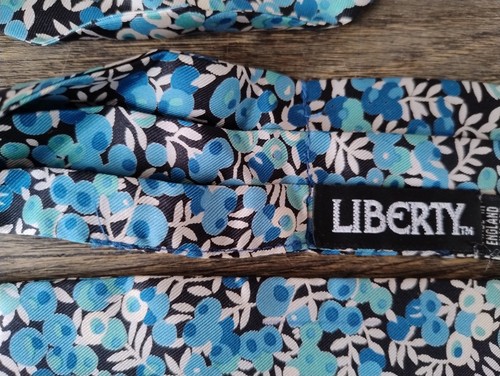Bow tie scarf - pure, silk
