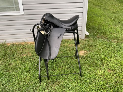 Barnsby dressage saddle - dressage, 18”