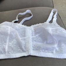 Berlei White Lightweight Non Padded Non Wired Front Fastening Bra Uk 44 D