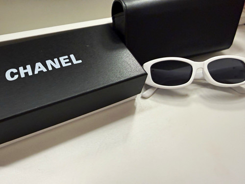 Chanel 6198 quilted oval white - chanel,