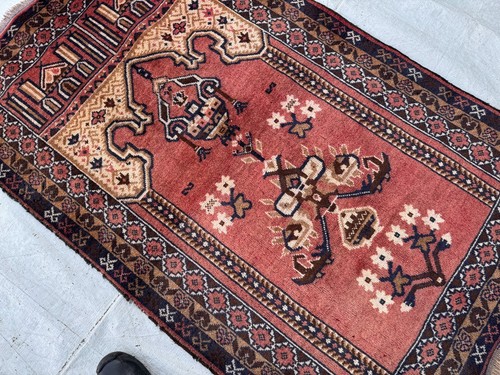 Red hand knotted geometric - red,