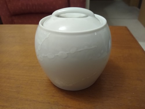 Rare denby white - trace, lidded