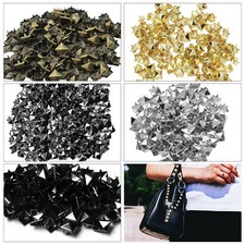 Pyramid Studs Metal Square