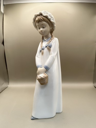 Nao lladro girl - lladro, with