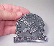 ORIGINAL Vintage NATIONAL TRUST Metal CAR BADGE Emblem