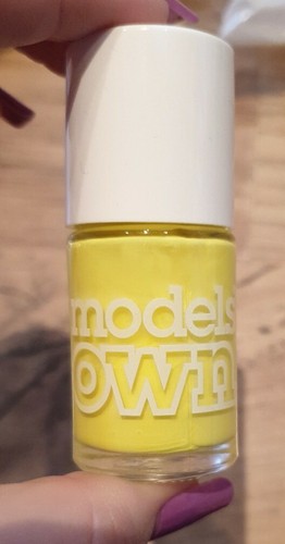 Models own nail - varnish, np