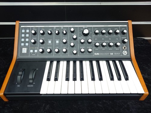 Moog subsequent paraphonic - moog,