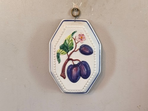 Small vintage wall plaque - wall,