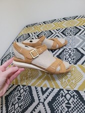 New/Defects Women Tan Clarks