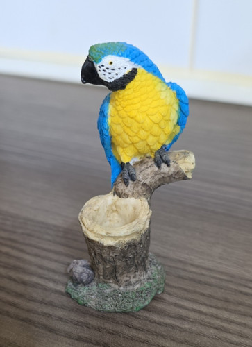 Macaw parrot resin - parrot,