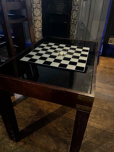 Vintage coffee table - table, chess