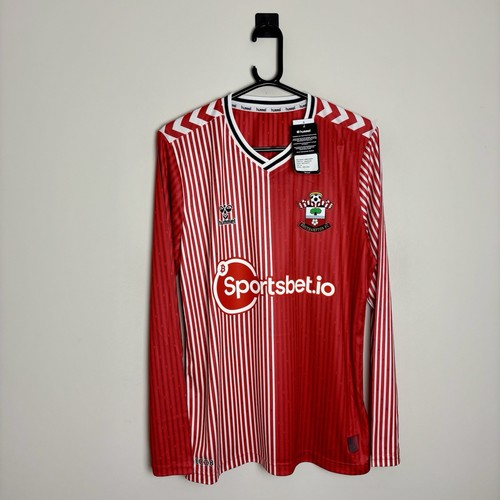 Bnwt southampton football - bnwt,