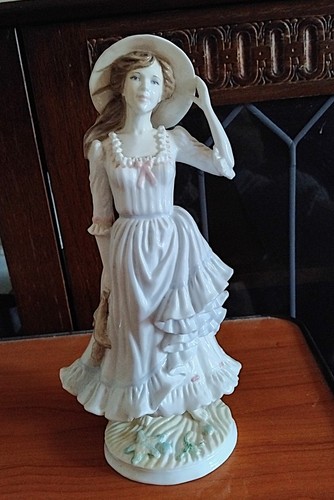 Royal worcester figurine - worcester,