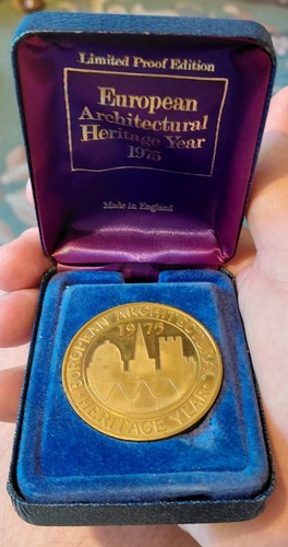 1975 commemorative medal - uk,