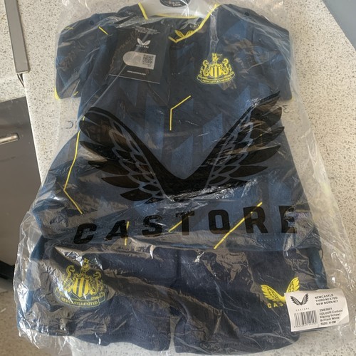 Newcastle united mini kit kids - newcastle,