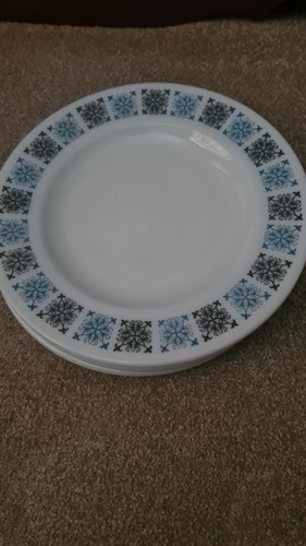Pyrex chelsea dinner plates - pyrex,