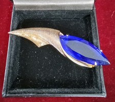 Vintage Gold Tone Holder with Large Faceted Deep Blue Glass Rhinestone Brooch 
