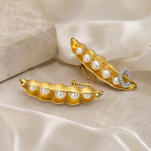 Schiaparelli pea pod - pod, pearl