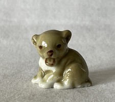 Vintage Wade Early First