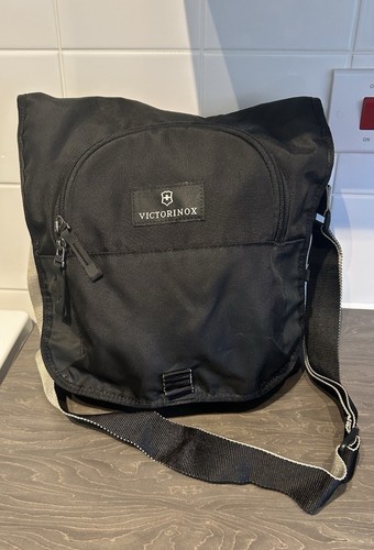 Victorinox black messenger - black,