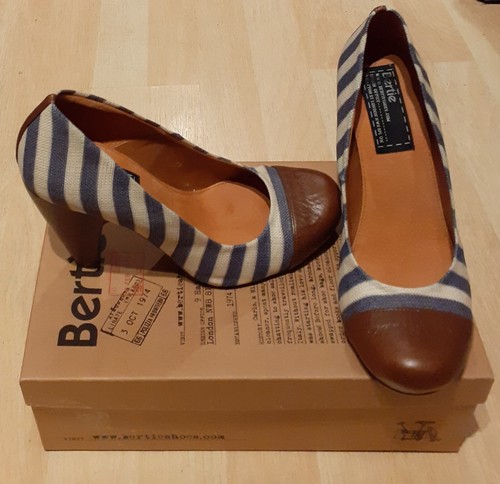 Ladies bertie navy white - &,