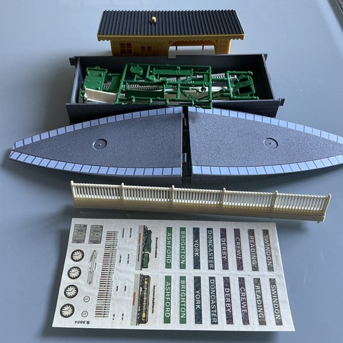 Brand new boxed r590 - brand,