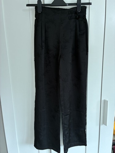 Vintage style silky black