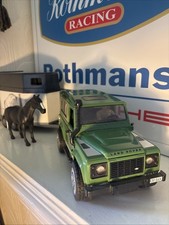 BRUDER 02592 Land Rover