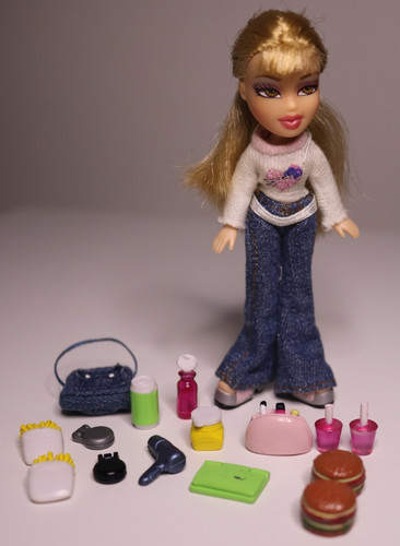 Lil bratz doll - lil, bus