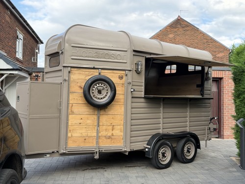 Premium horse box catering - box,