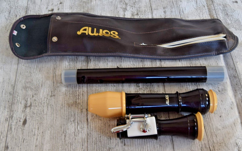 Aulos recorder model - model, n