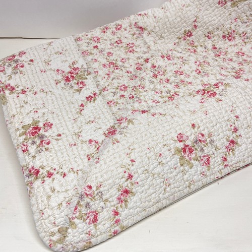 Cottage core shabby chic style - chic,