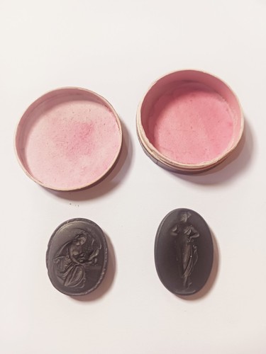 Pair antique wedgwood - ​pair, black