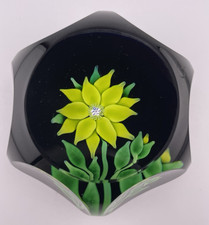 SAINT LOUIS  1970 FACETED L.E. YELLOW DOUBLE CLEMATIS ON COBALT BLUE PAPERWEIGHT