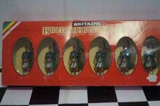 Britains British Regiments Scots Guards Piper and 5 Marching metal models ref...